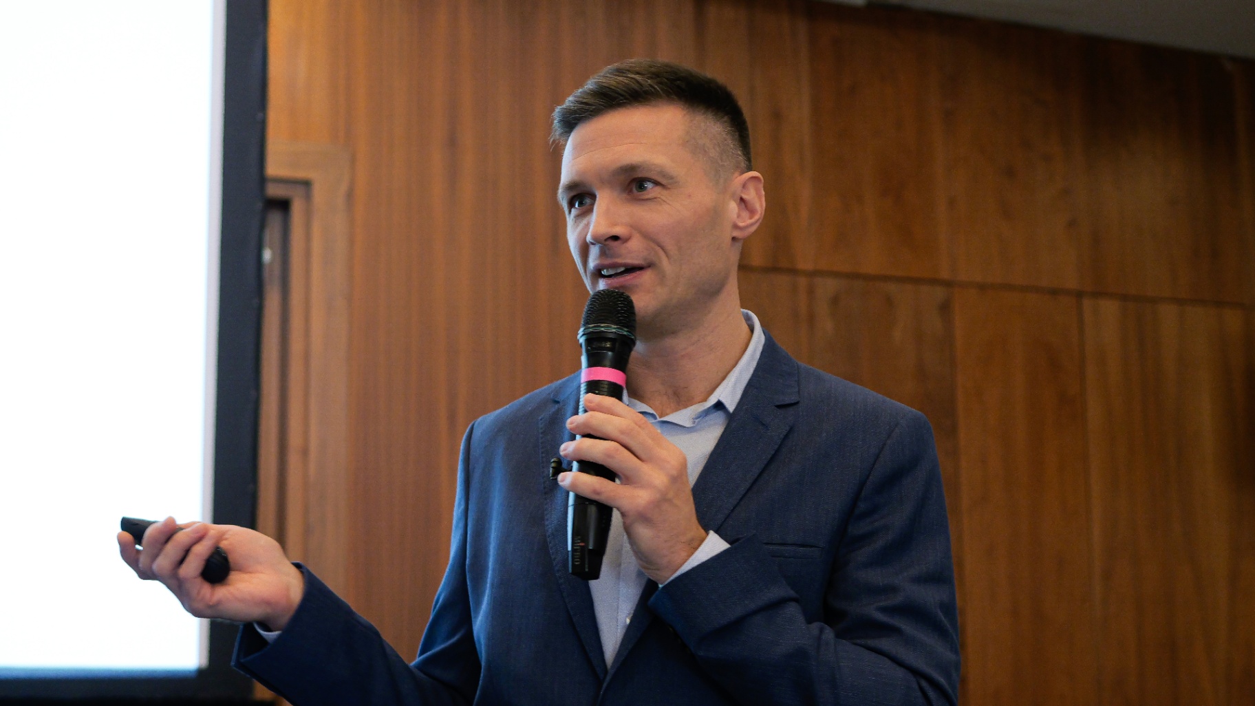 Prelegent podczas prezentacji
